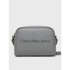 CALVIN KLEIN - Bandolera Sculped Gris
