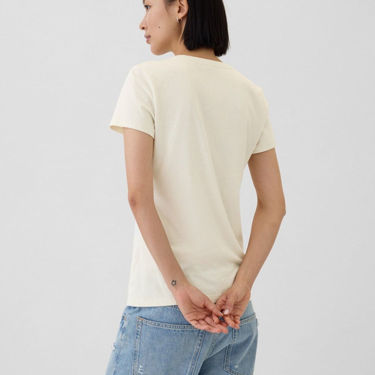 GAP - Polera Mujer Logo Manga Corta Floreado Blanco GAP