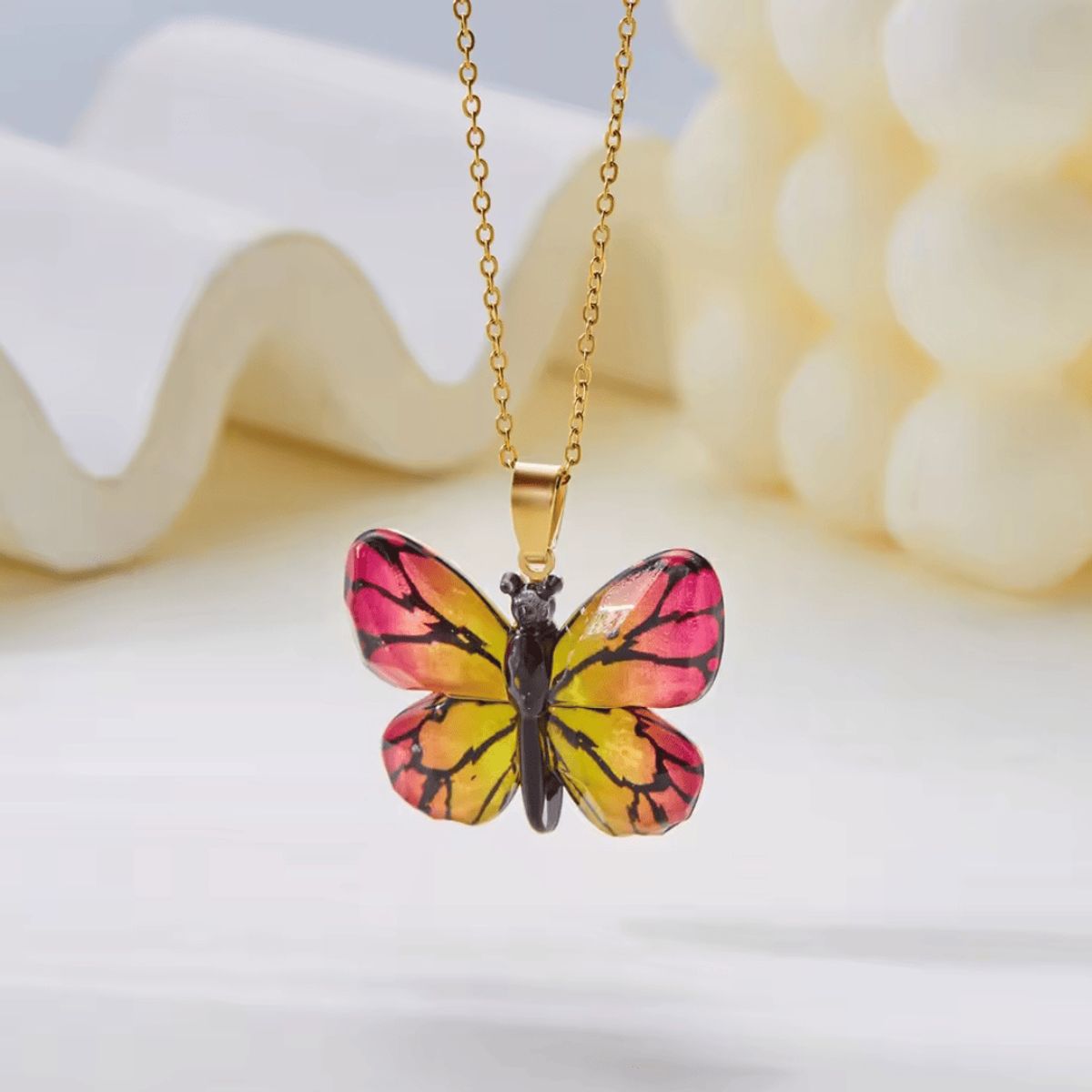 GENERICO - Collar Mariposa Rosada y Amarillo