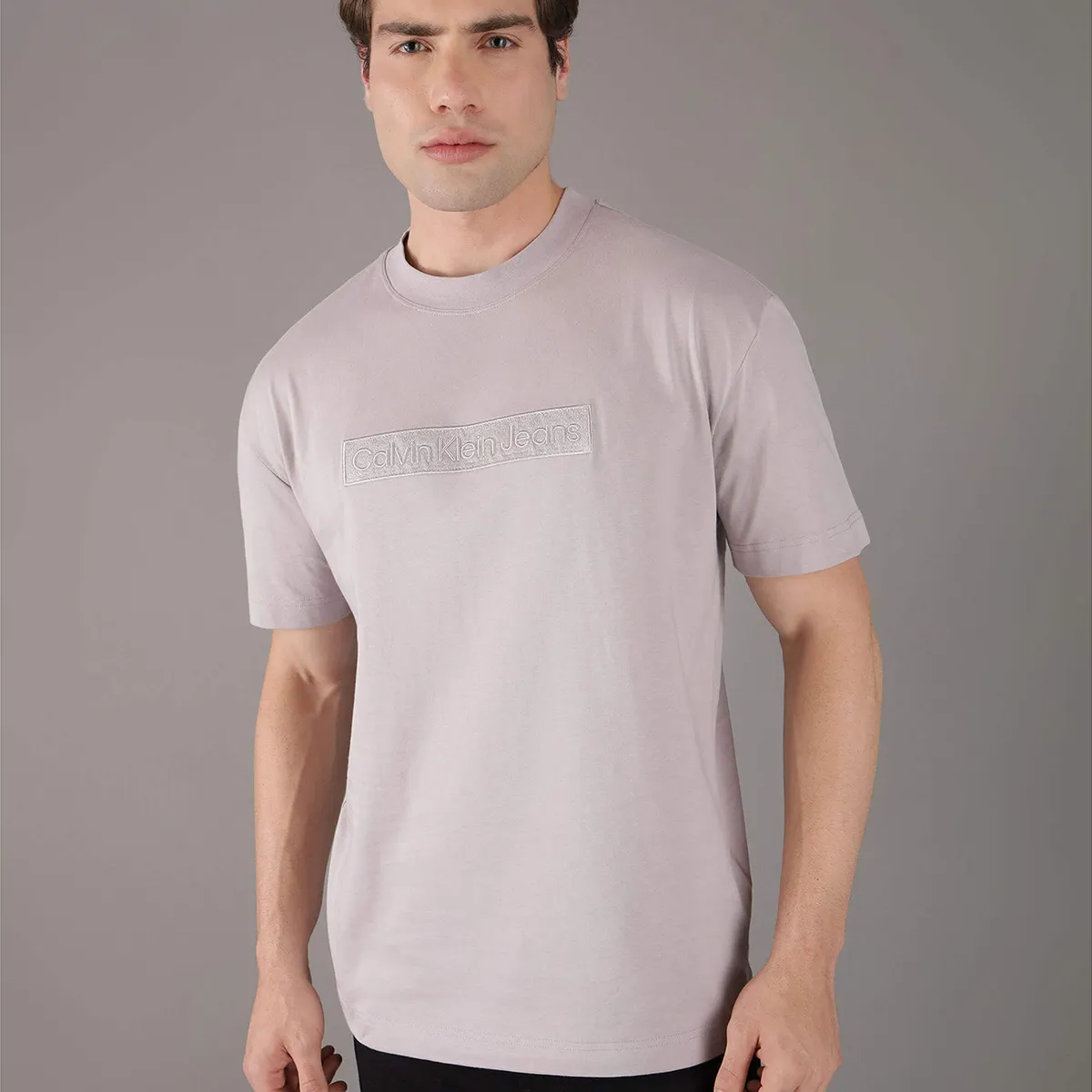 CALVIN KLEIN - Polera Embroidered Box Gris Calvin Klein