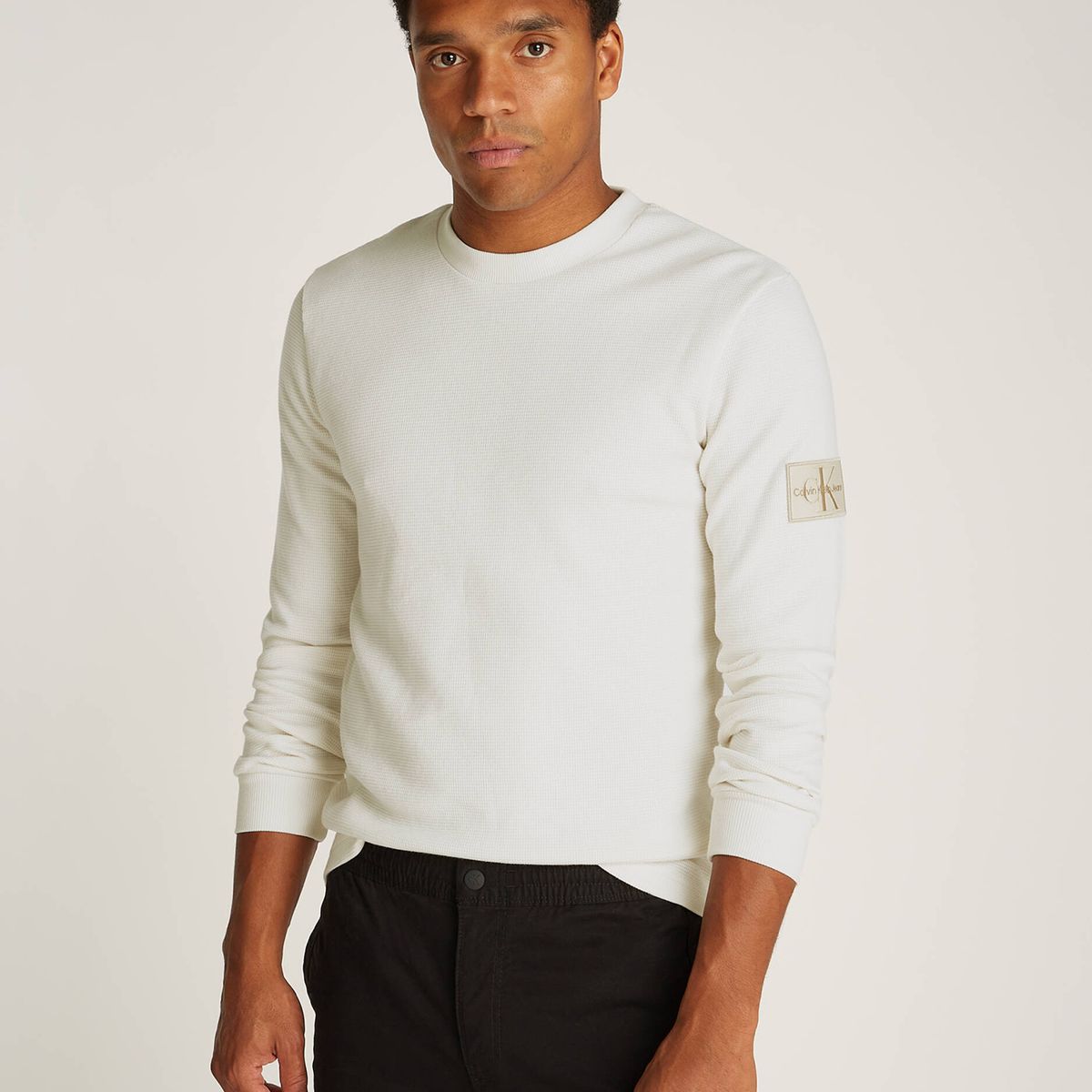 CALVIN KLEIN - Polera LS Badge Waffle Blanco Calvin Klein
