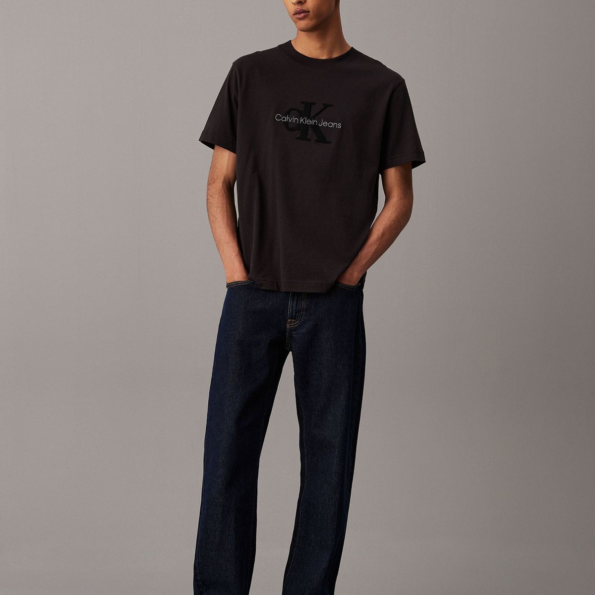 CALVIN KLEIN - Polera Chenille Monologo Negro Calvin Klein