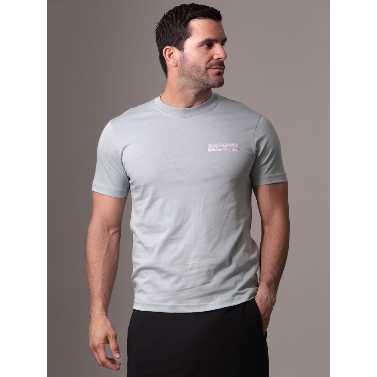 CALVIN KLEIN - Polera Raised Concrete Celeste Calvin Klein PAC