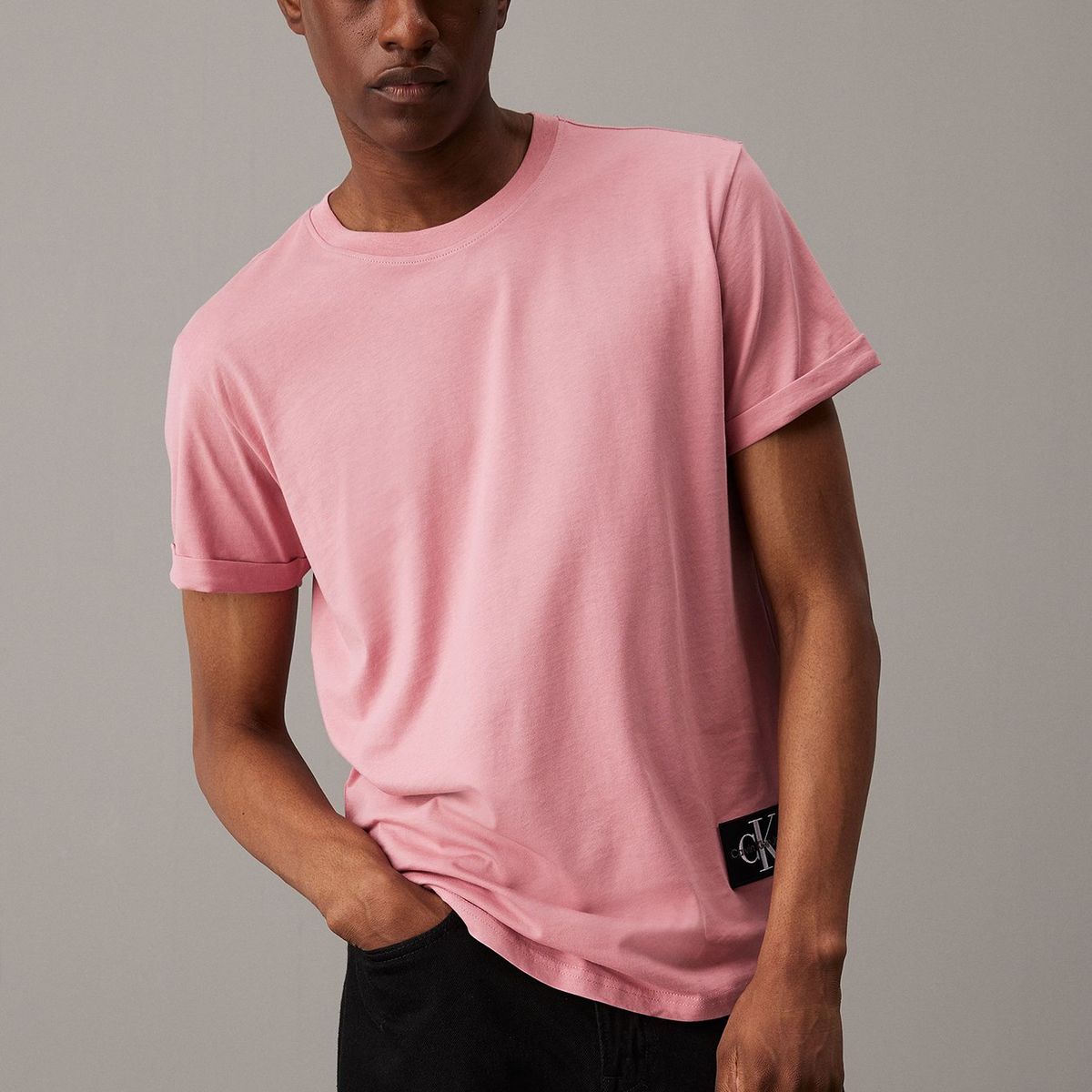 CALVIN KLEIN - Polera Badge Turn Up Rosado Calvin Klein