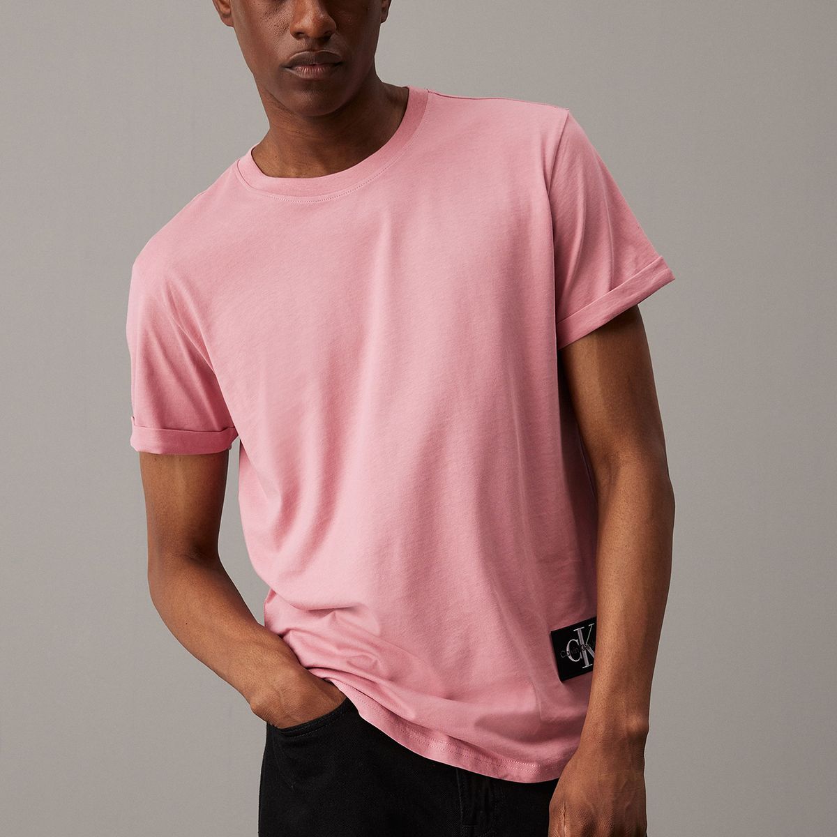 CALVIN KLEIN - Polera Badge Turn Up Rosado Calvin Klein