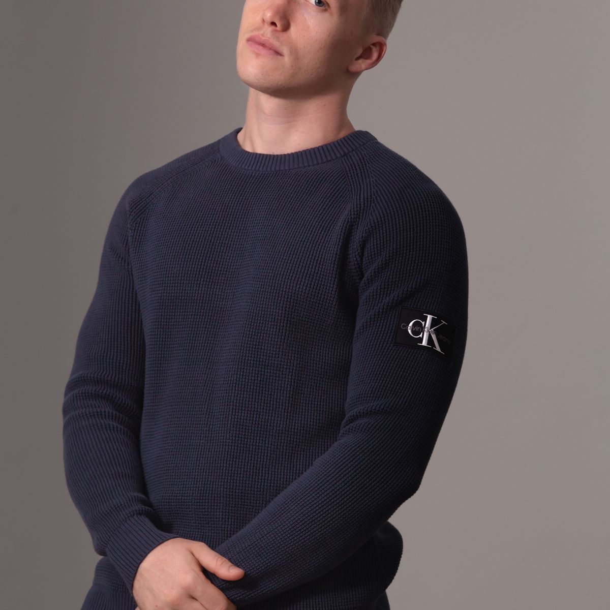 CALVIN KLEIN - Sweater Badge Easy Sweater Azul Calvin Klein