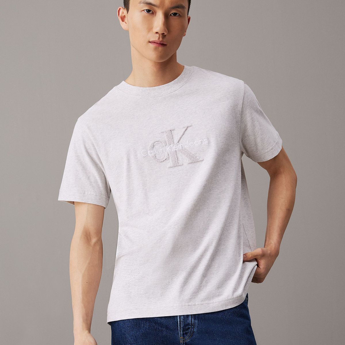 CALVIN KLEIN - Polera Chenille Monologo Gris Calvin Klein