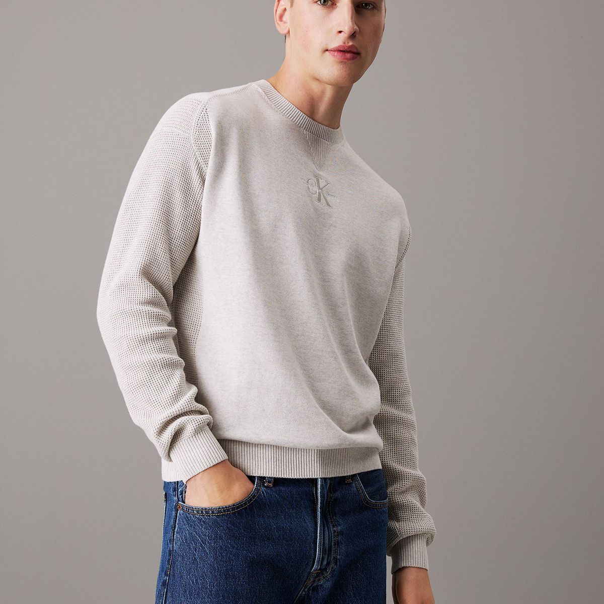 CALVIN KLEIN - Sweater Monologo Sweater Gris Calvin Klein
