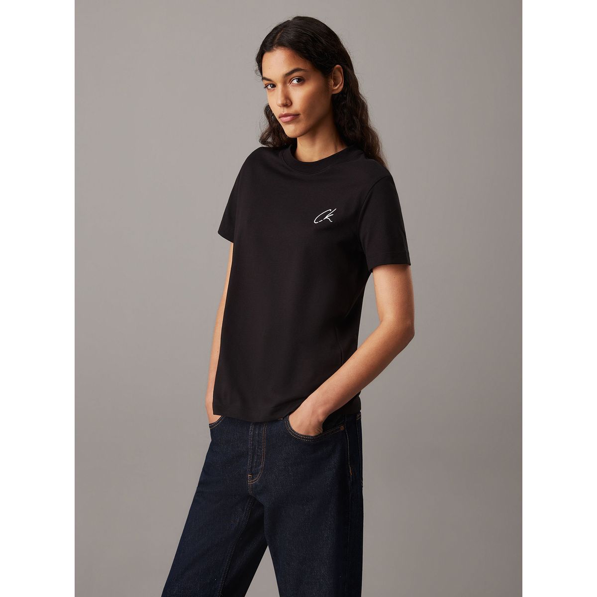 CALVIN KLEIN - Polera Embroidered Negro Calvin Klein