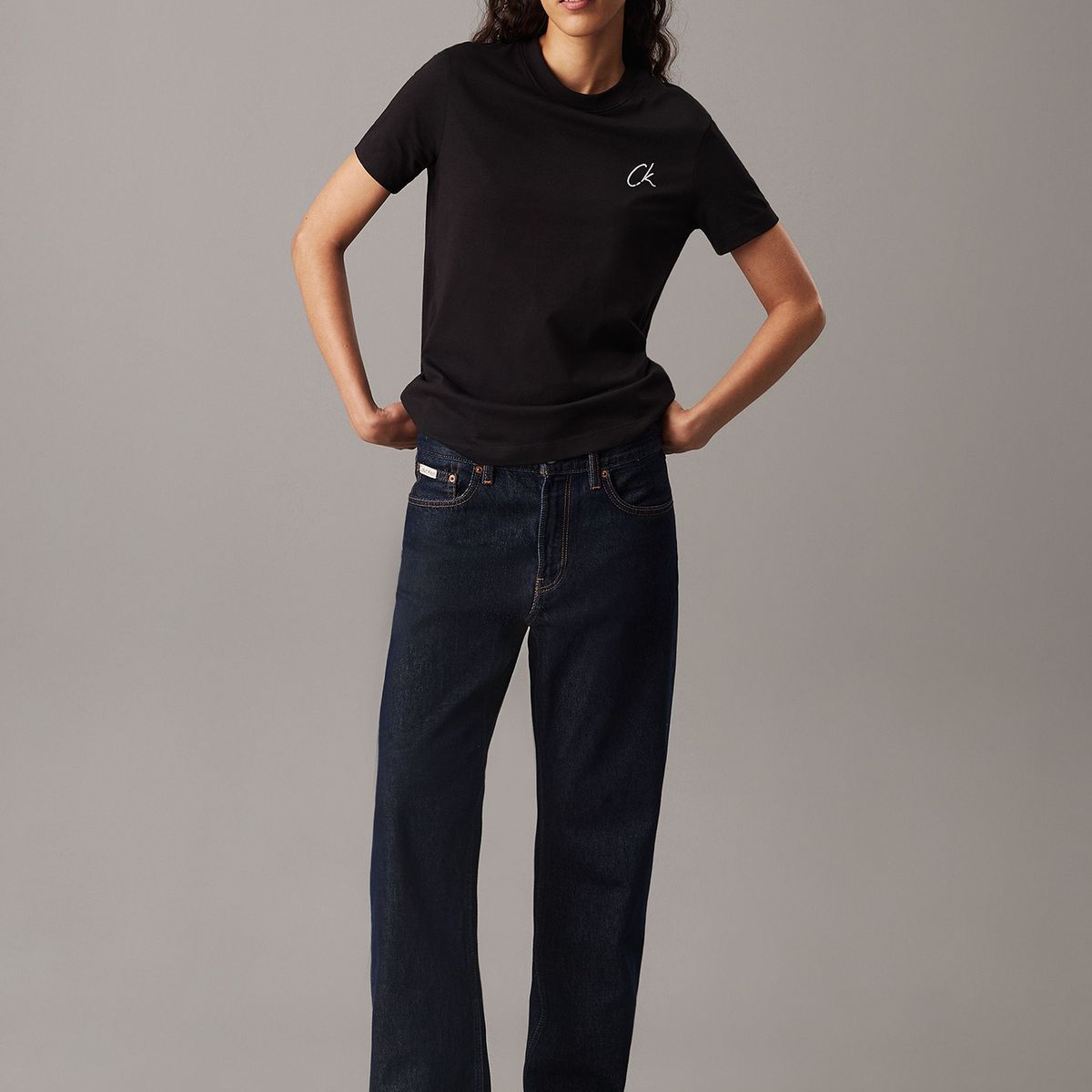 CALVIN KLEIN - Polera Embroidered Negro Calvin Klein