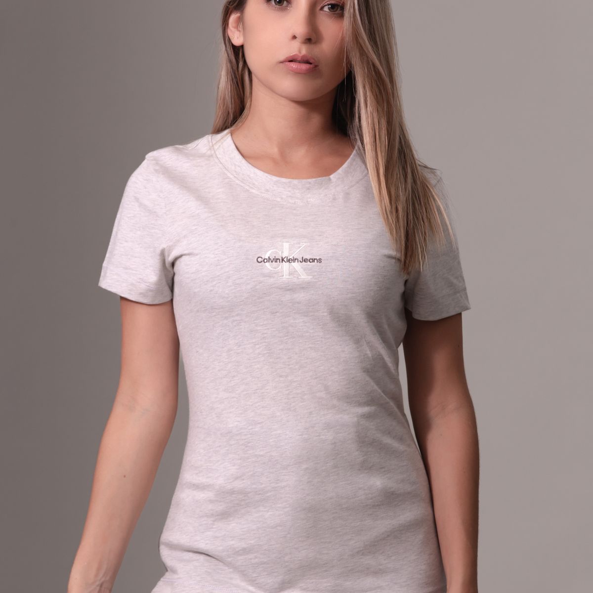 CALVIN KLEIN - Polera Monologo Slim Gris Calvin Klein