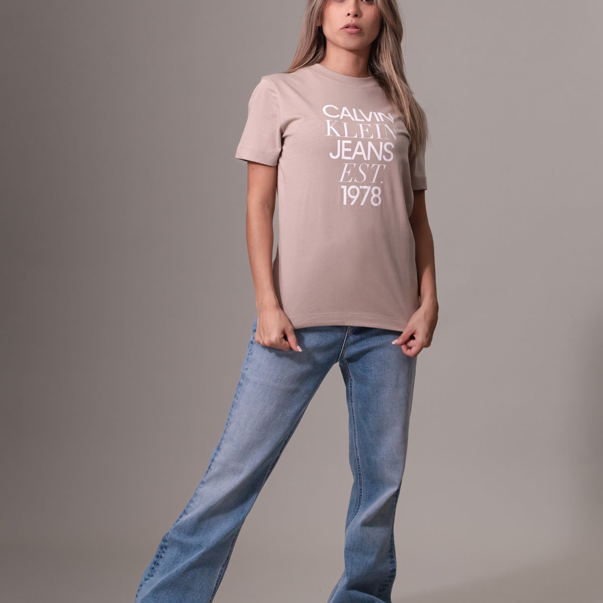 CALVIN KLEIN - Polera Mixed Logo Regular Beige Calvin Klein