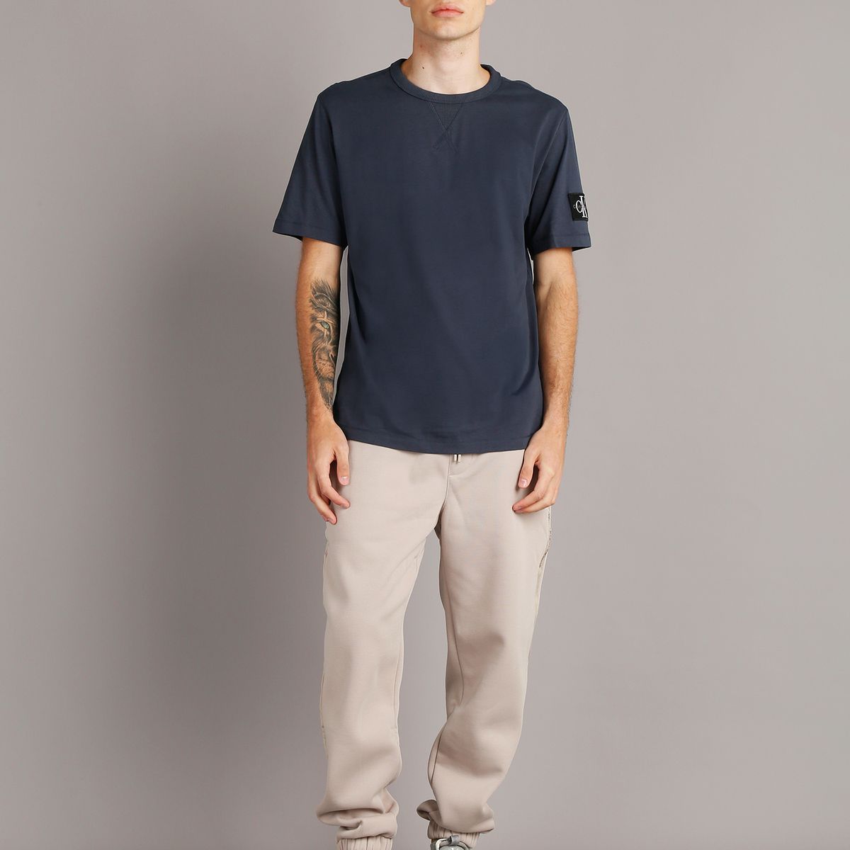 CALVIN KLEIN - Polera LS Badge Regular Azul Calvin Klein