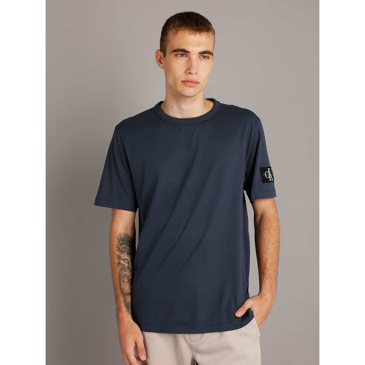 CALVIN KLEIN - Polera LS Badge Regular Azul Calvin Klein
