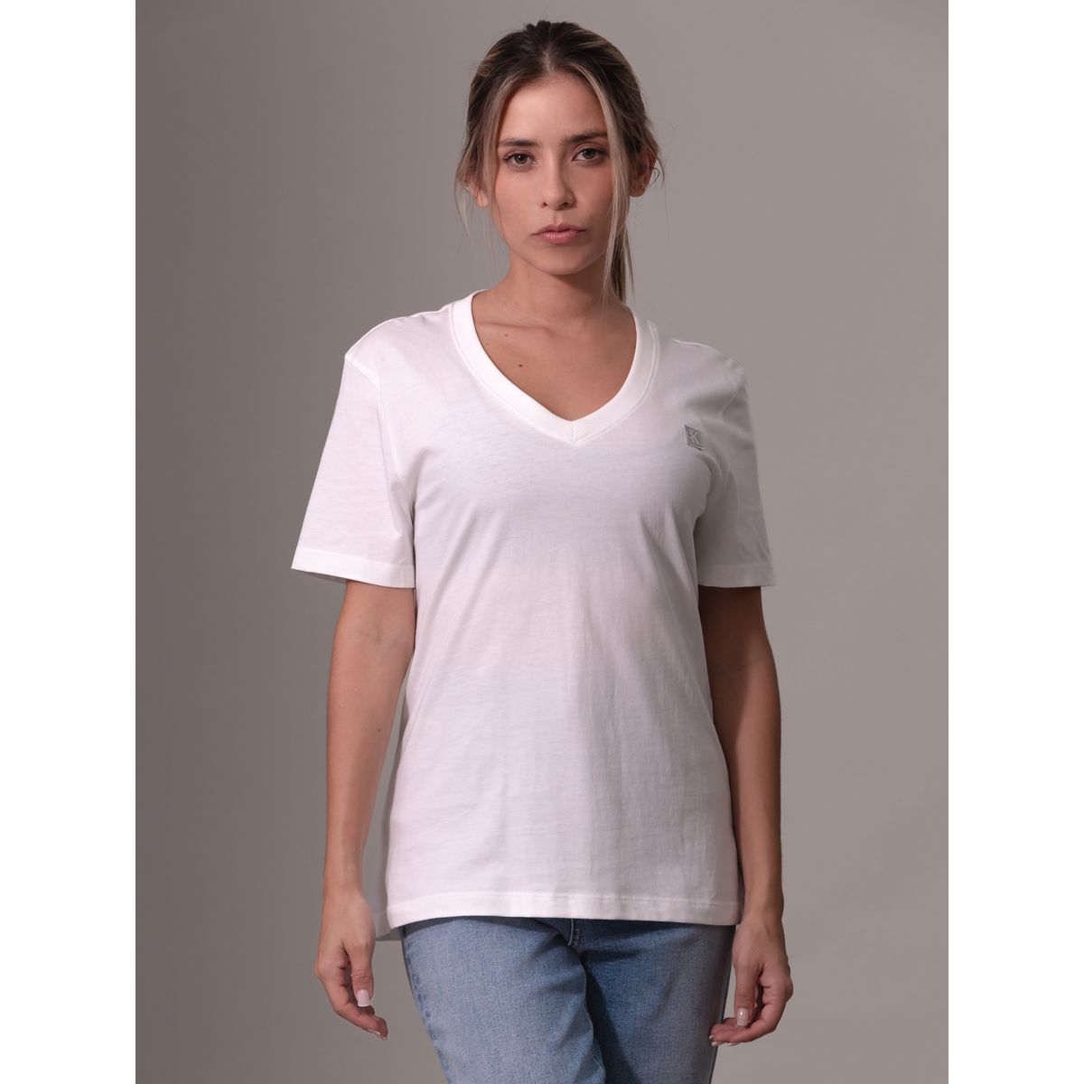 CALVIN KLEIN - Polera Ck Embro Badge V-Neck Blanco Calvin Klein