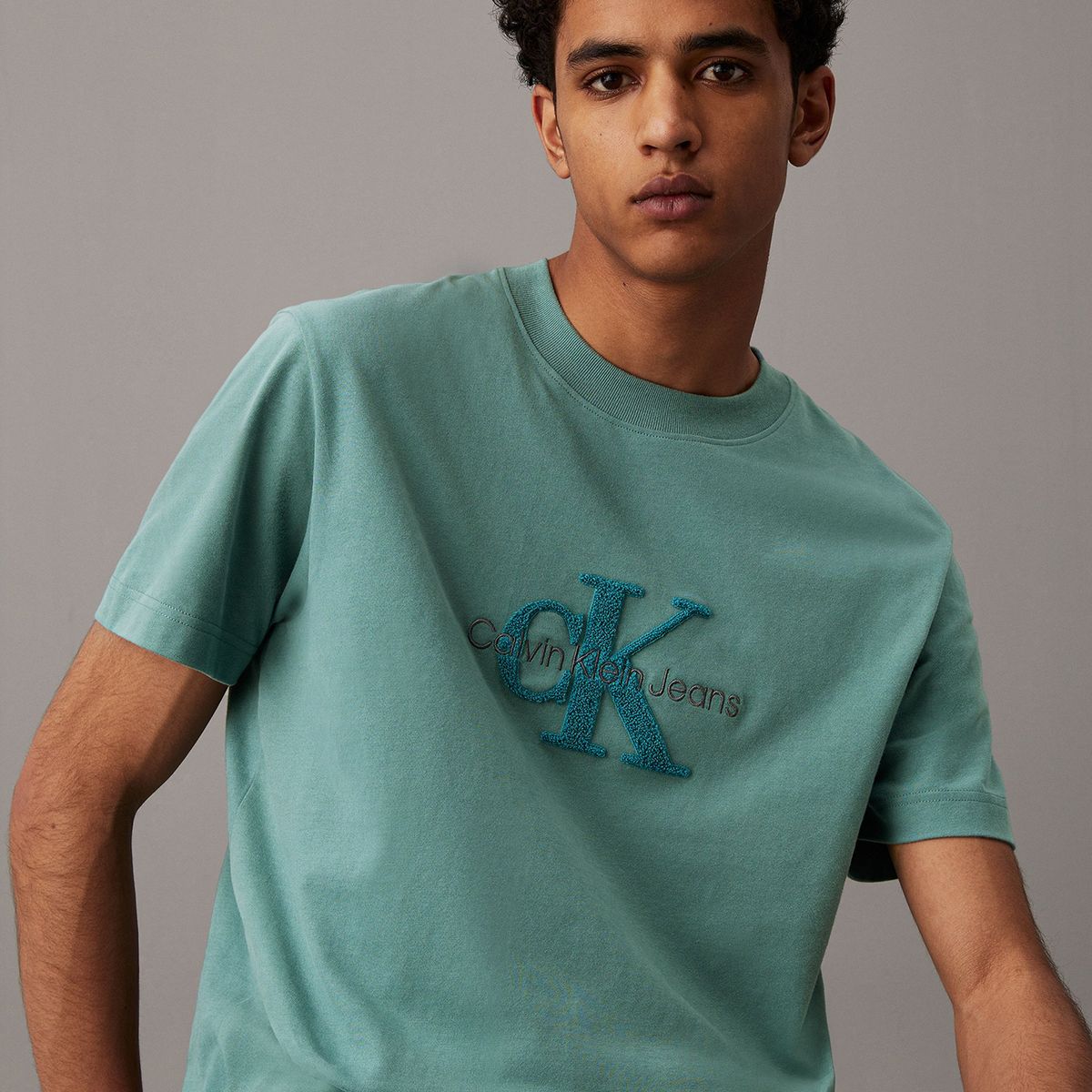 CALVIN KLEIN - Polera Chenille Monologo Verde Calvin Klein