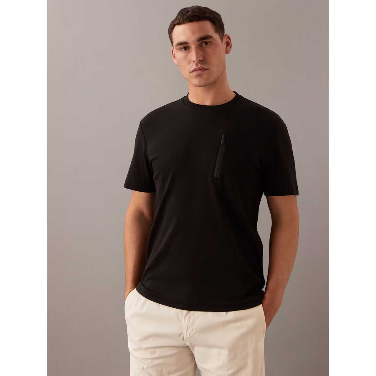 CALVIN KLEIN - Polera Lux Tech Zip Pocket Negro Calvin Klein