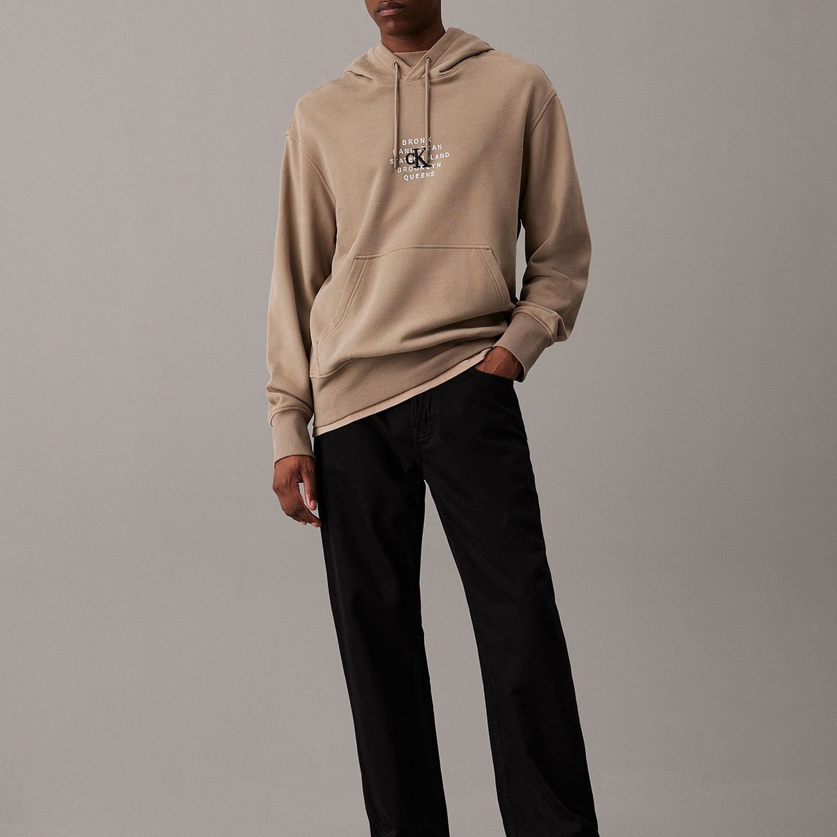 CALVIN KLEIN - Polerón con Gorro Nyc Stamp Graphic Beige Calvin Klein