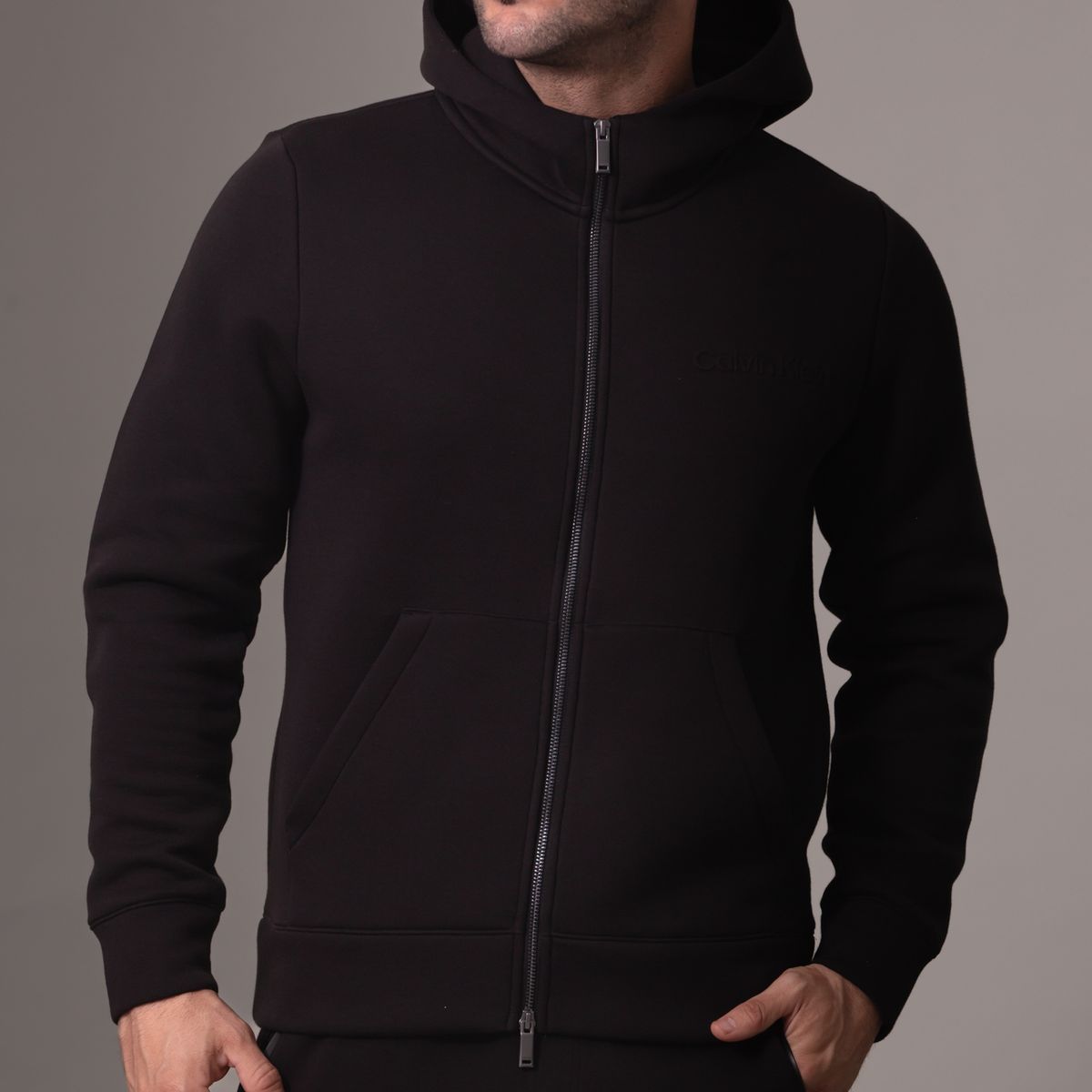 CALVIN KLEIN - Polerón con Gorro Spacer Negro Calvin Klein