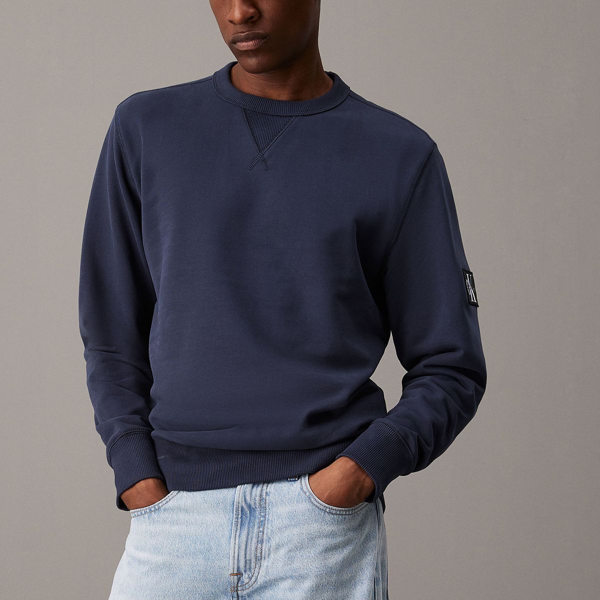 CALVIN KLEIN - Polerón Badge Crew Neck Azul Calvin Klein