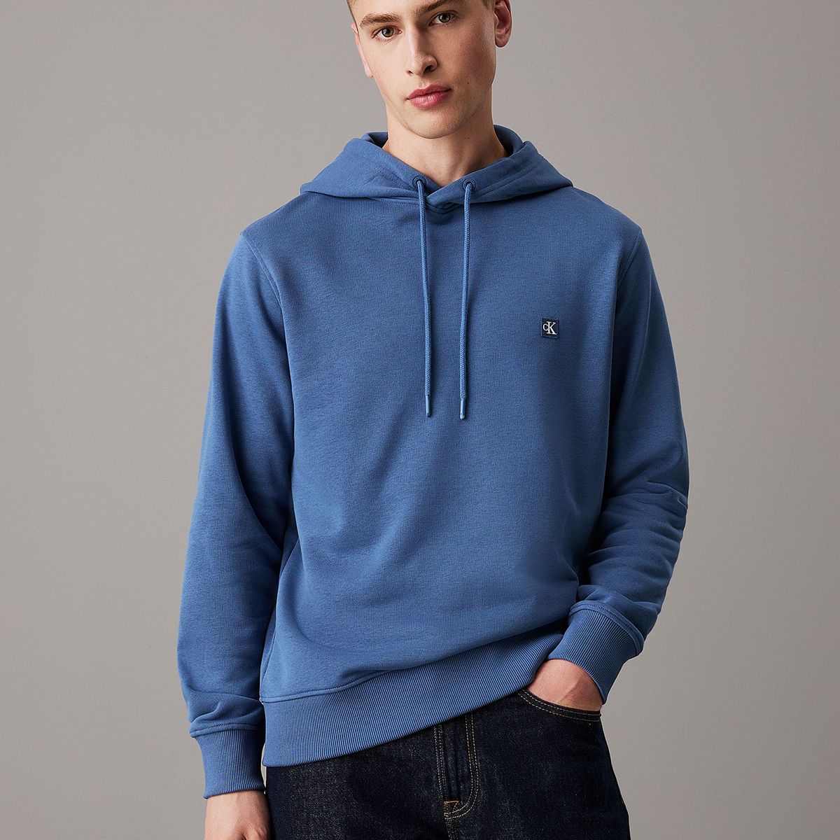 CALVIN KLEIN - Polerón con Gorro Ck Embro Badge Azul Calvin Klein