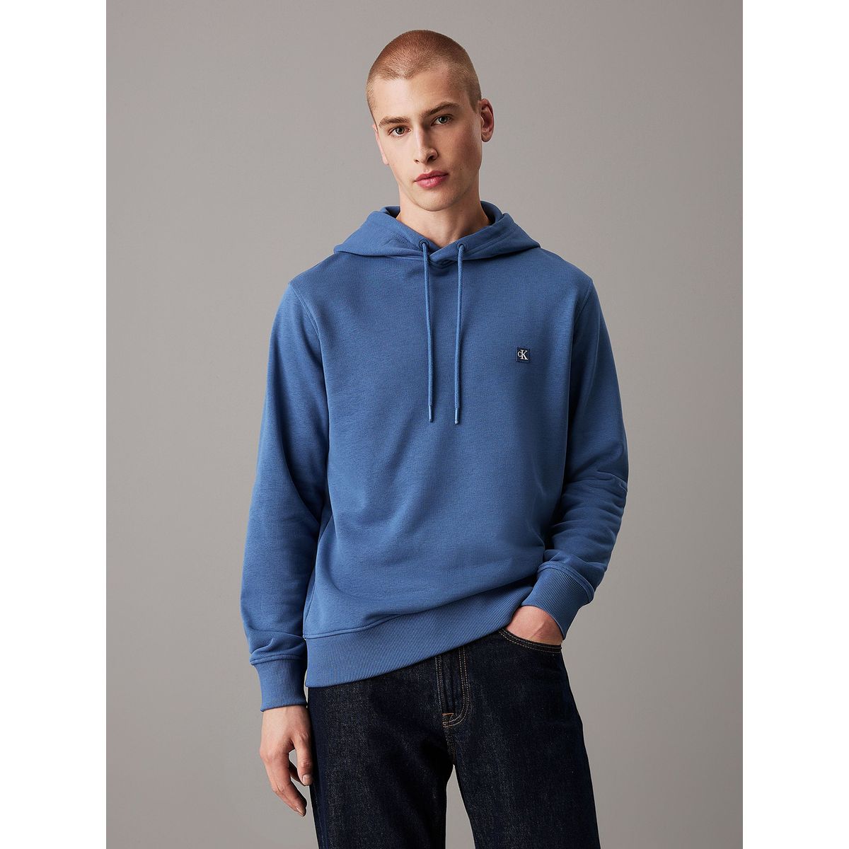 CALVIN KLEIN - Polerón con Gorro Ck Embro Badge Azul Calvin Klein