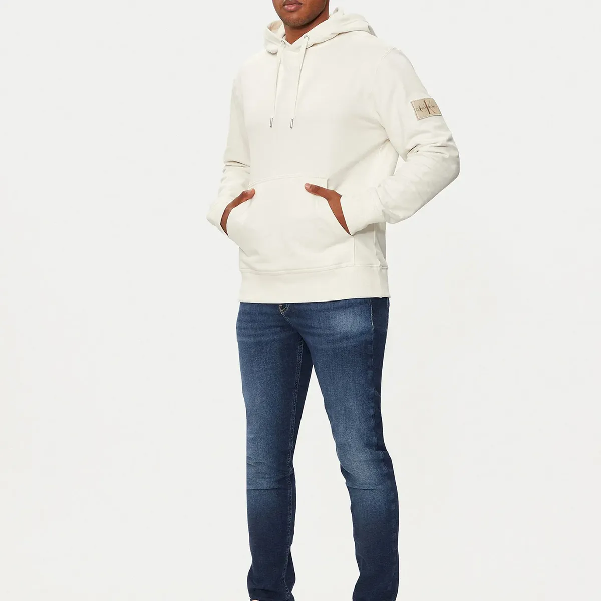 CALVIN KLEIN - Polerón con Gorro Badge Blanco Calvin Klein