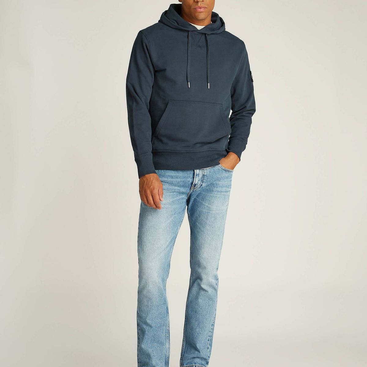 CALVIN KLEIN - Polerón con Gorro Badge Azul Calvin Klein