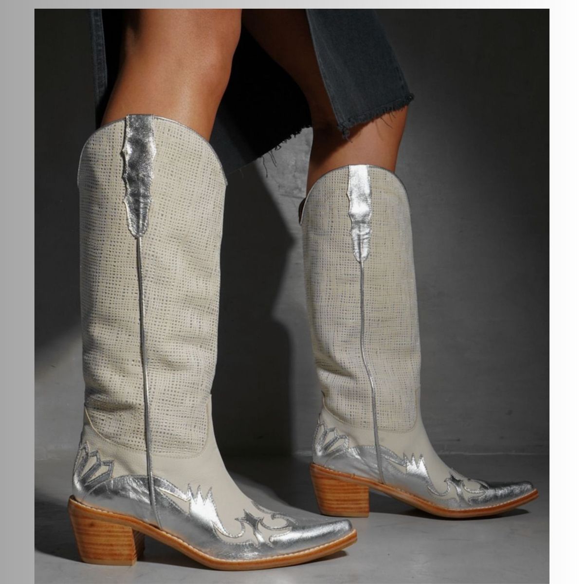 ANNY OUTFITS - Bota Modelo Conarky Plata