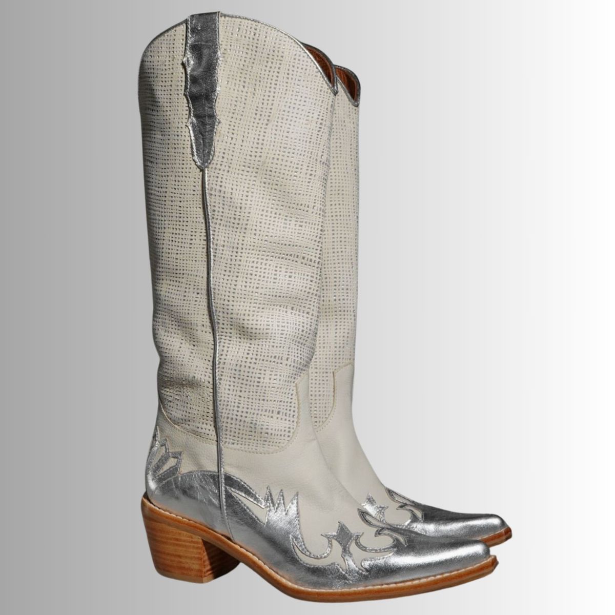 ANNY OUTFITS - Bota Modelo Conarky Plata