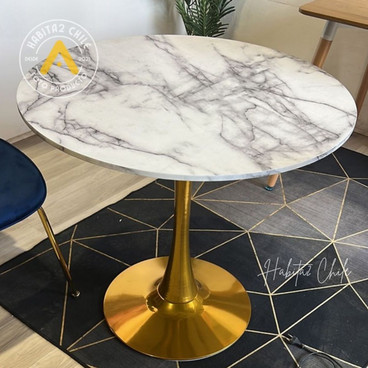 HABITA2 CHILE - Mesa Tulip Simil Marmol blanco-pedestal Gold 100 cm