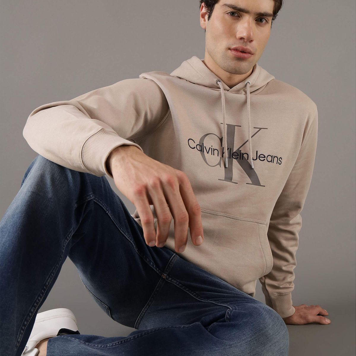 CALVIN KLEIN - Polerón con Gorro Seasonal Monologo Beige Calvin Klein