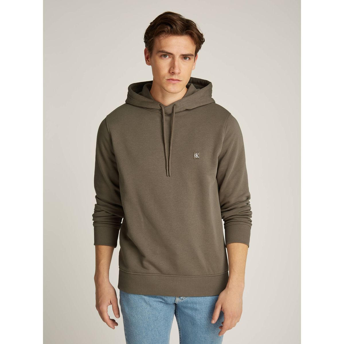 CALVIN KLEIN - Polerón con Gorro Ck Embro Badge Café Calvin Klein