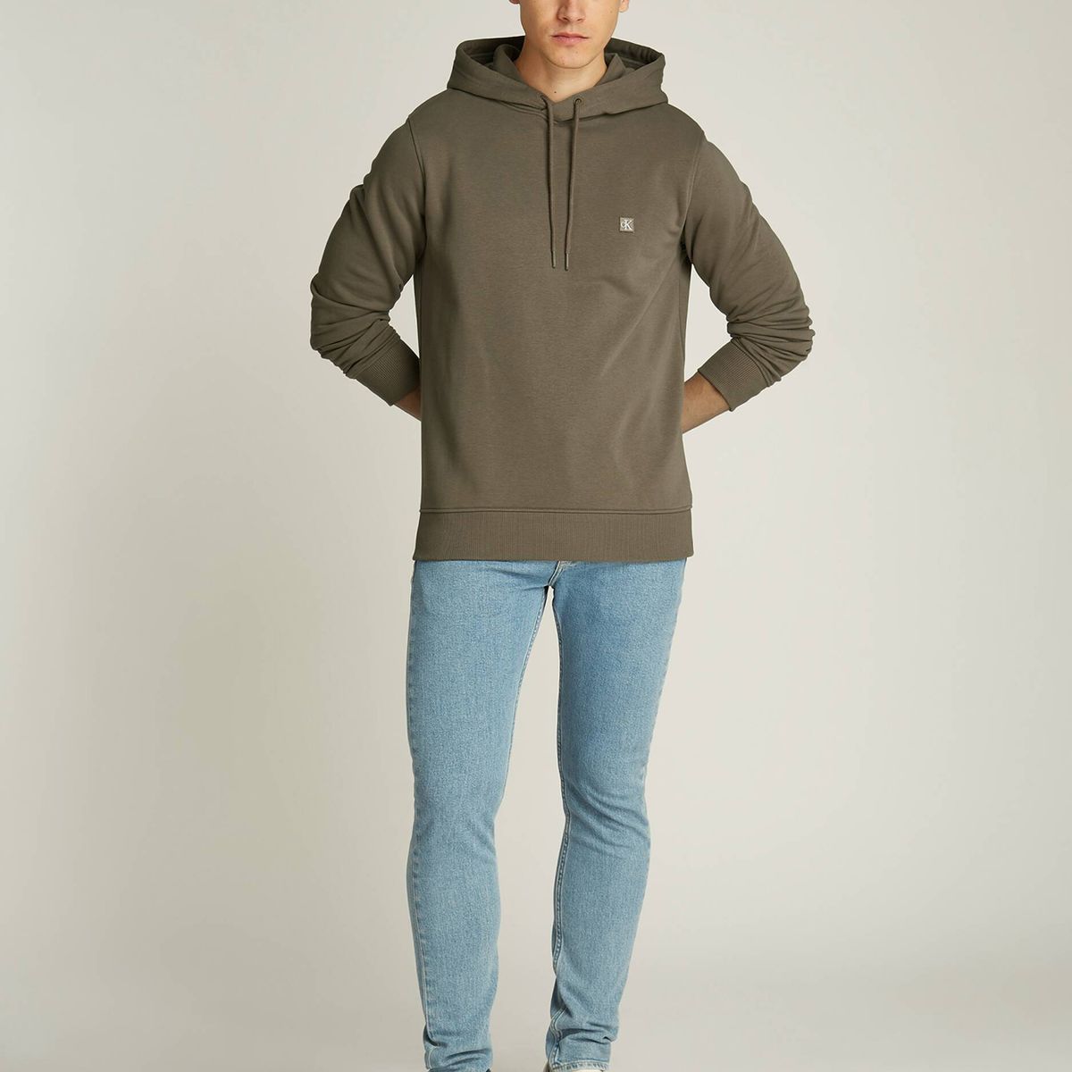 CALVIN KLEIN - Polerón con Gorro Ck Embro Badge Café Calvin Klein