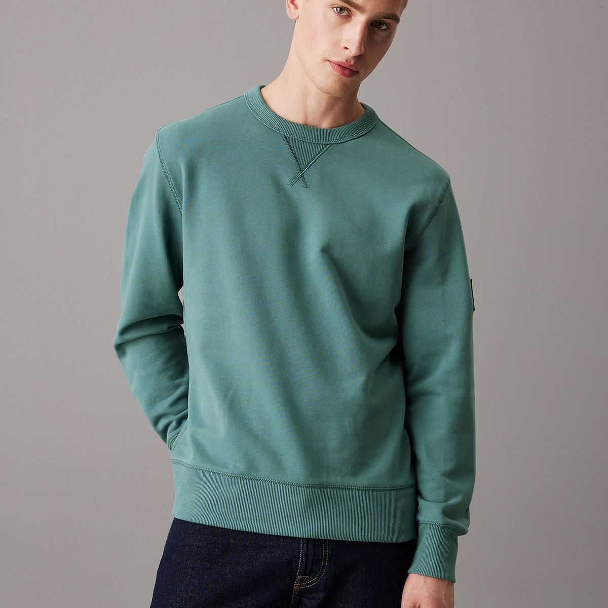 CALVIN KLEIN - Polerón Badge Crew Neck Verde Calvin Klein
