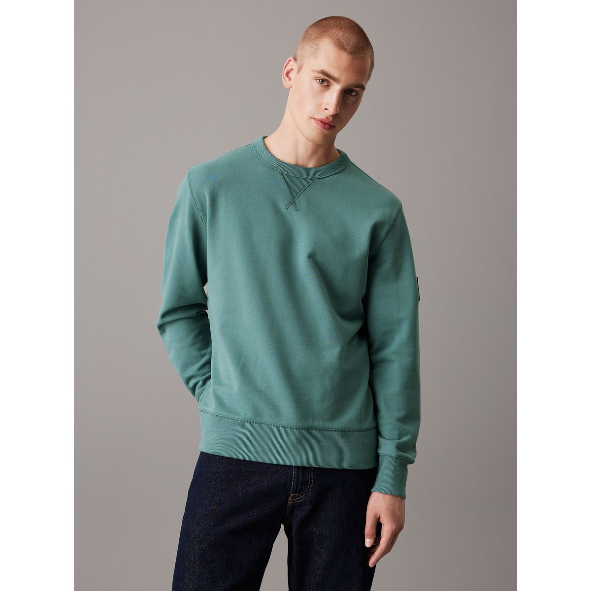 CALVIN KLEIN - Polerón Badge Crew Neck Verde Calvin Klein