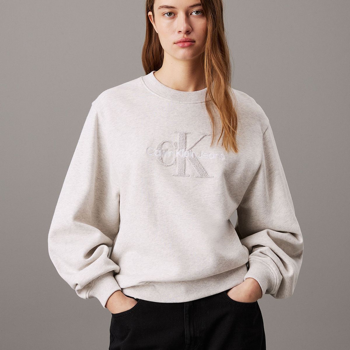 CALVIN KLEIN - Polerón Chenille Monologo Gris Calvin Klein