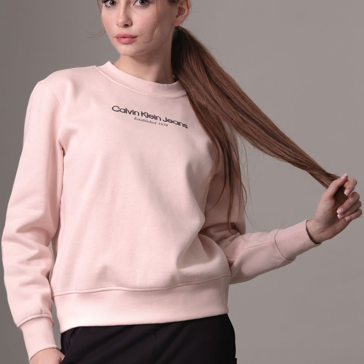 CALVIN KLEIN - Polerón Institutional Graphic Rosado Calvin Klein