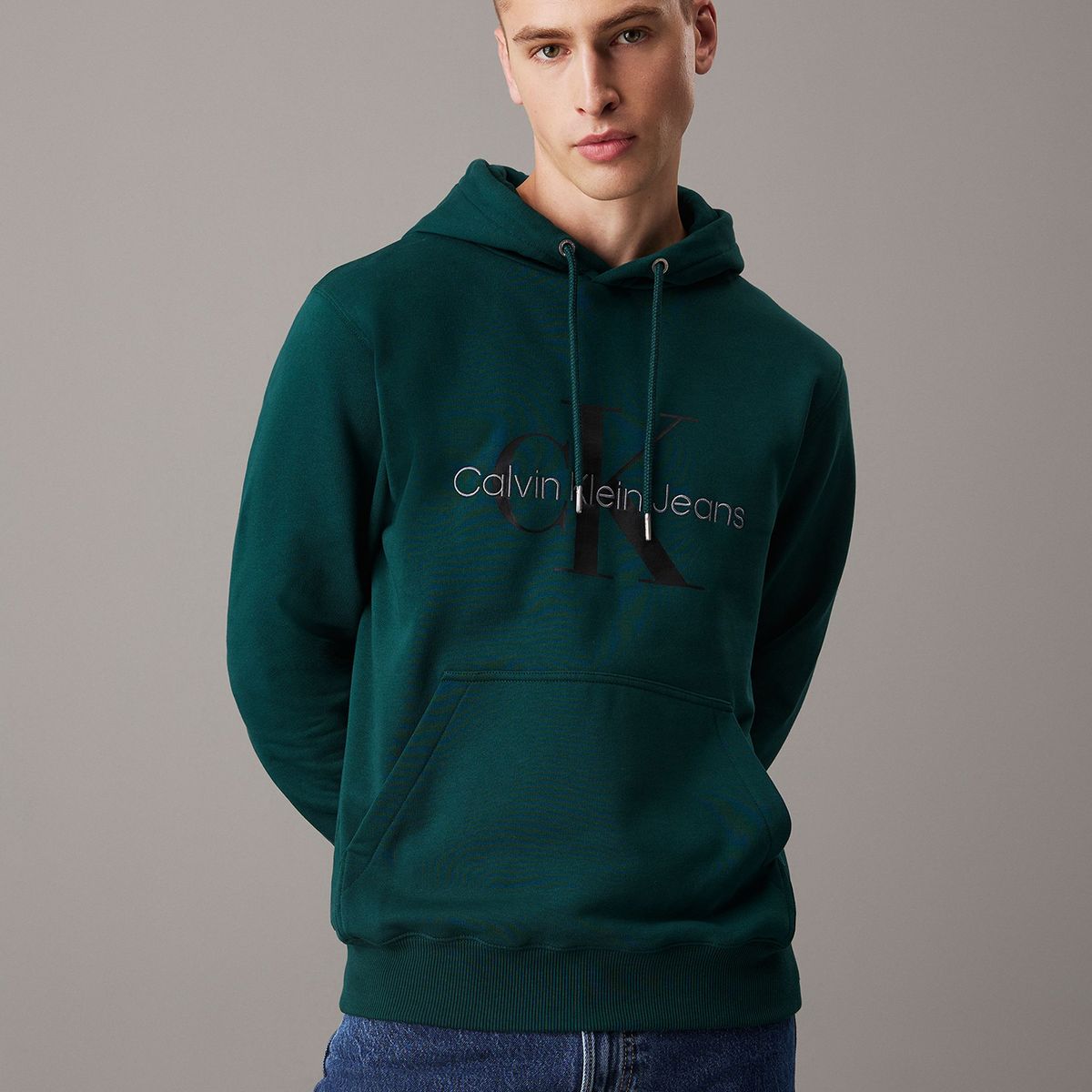 CALVIN KLEIN - Polerón con Gorro Seasonal Monologo Verde Calvin Klein