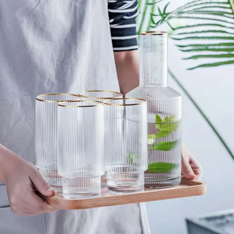 Juego de jarra de vidrio y 4 vasos estilo europeo dorado