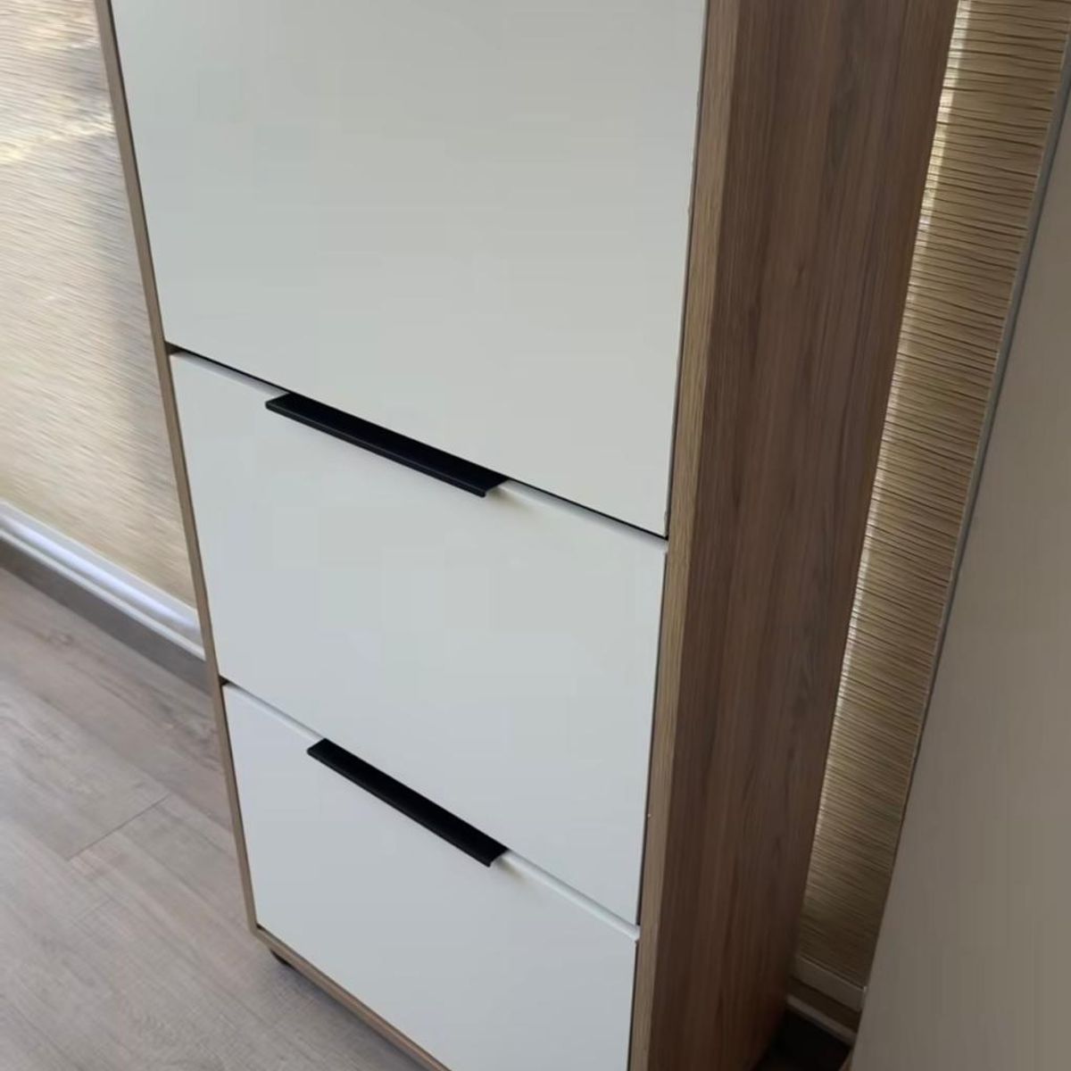 GENERICO - Zapatero color Okuzai y Blanco