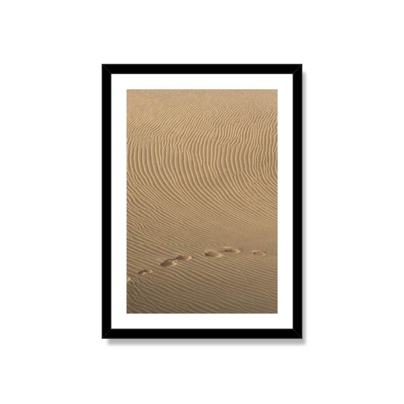 ALCUADRADO - Cuadro Individual Huellas en las dunas Negro 70x50cm
