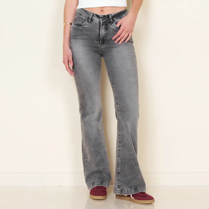 WADOS - JEANS FLARE TIRO ALTO PRETINA BASICA 1 BOTON PUSH UP