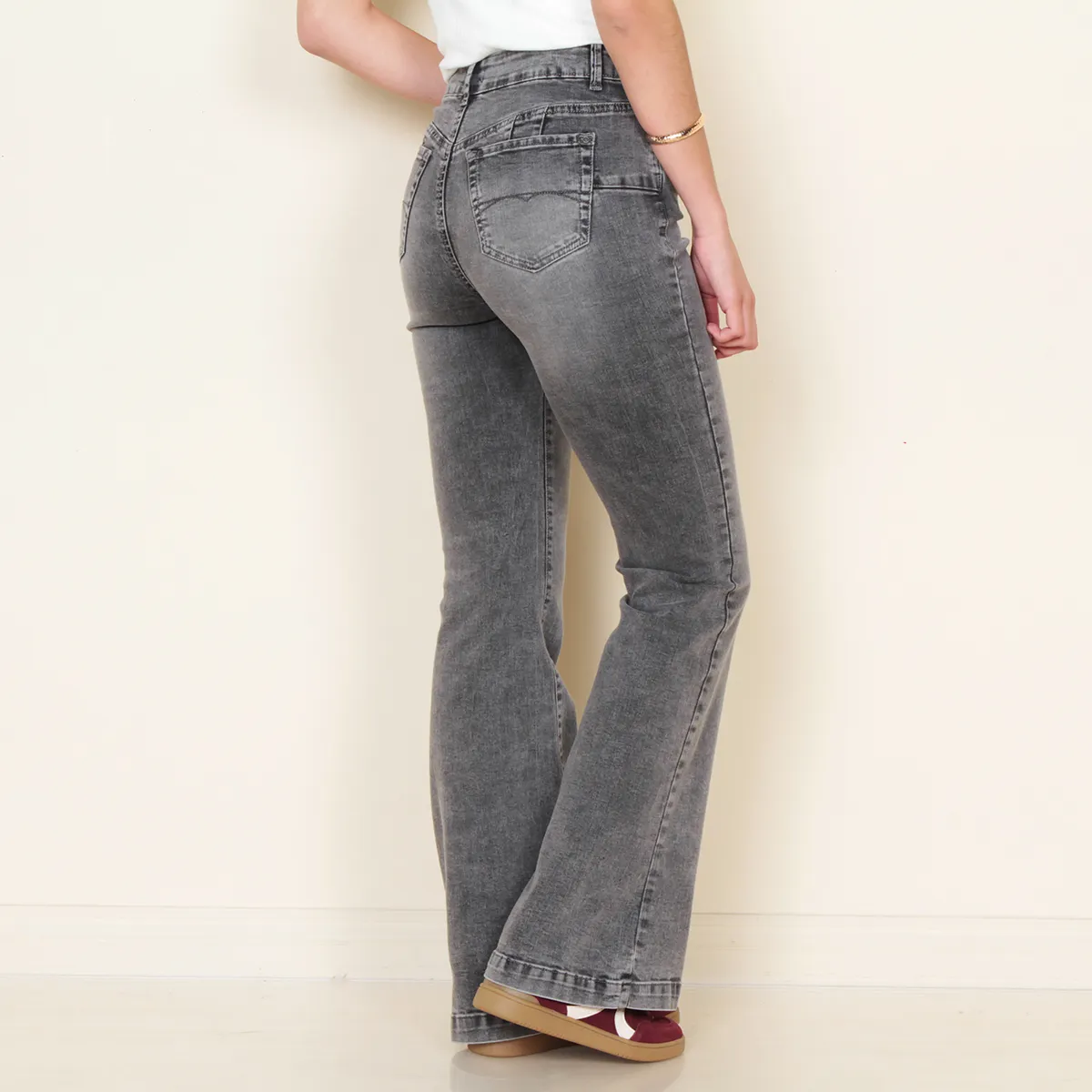 WADOS - JEANS FLARE TIRO ALTO PRETINA BASICA 1 BOTON PUSH UP