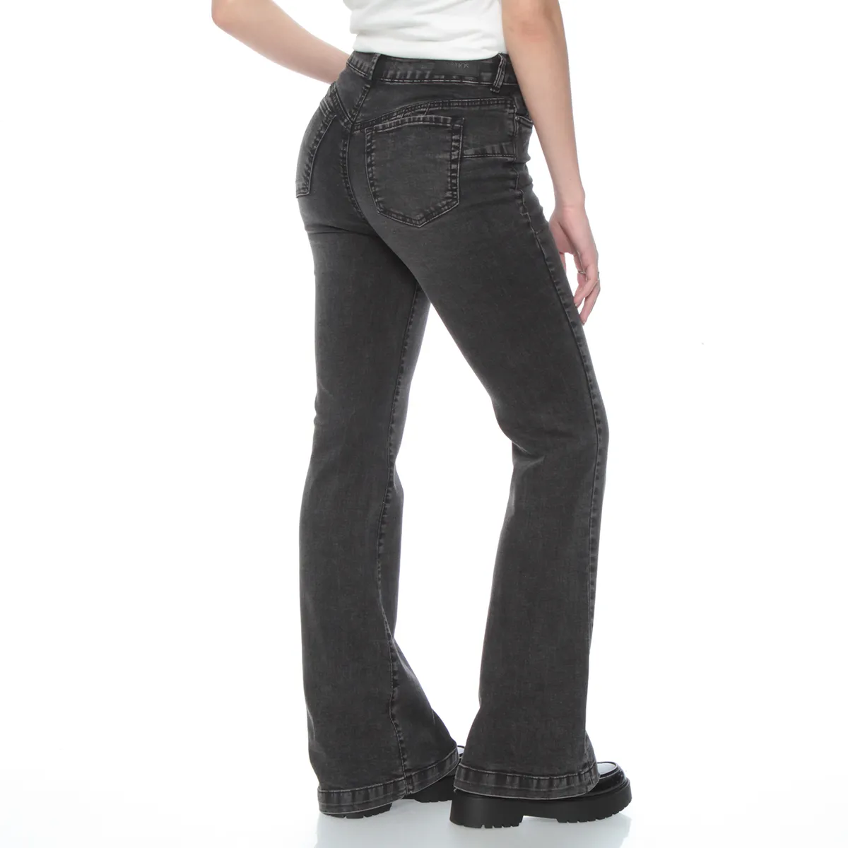 WADOS - JEANS FLARE TIRO ALTO PUSH UP PRETINA BASICA 1 BOTON