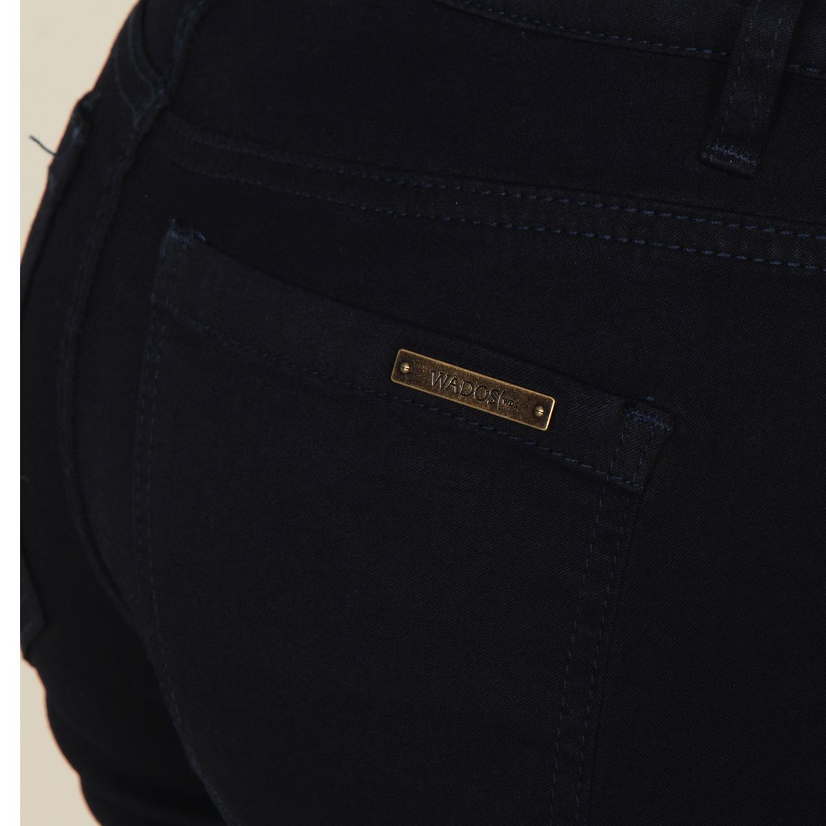 WADOS - JEANS RECTO TIRO ALTO PRETINA BASICA 1 BOTON
