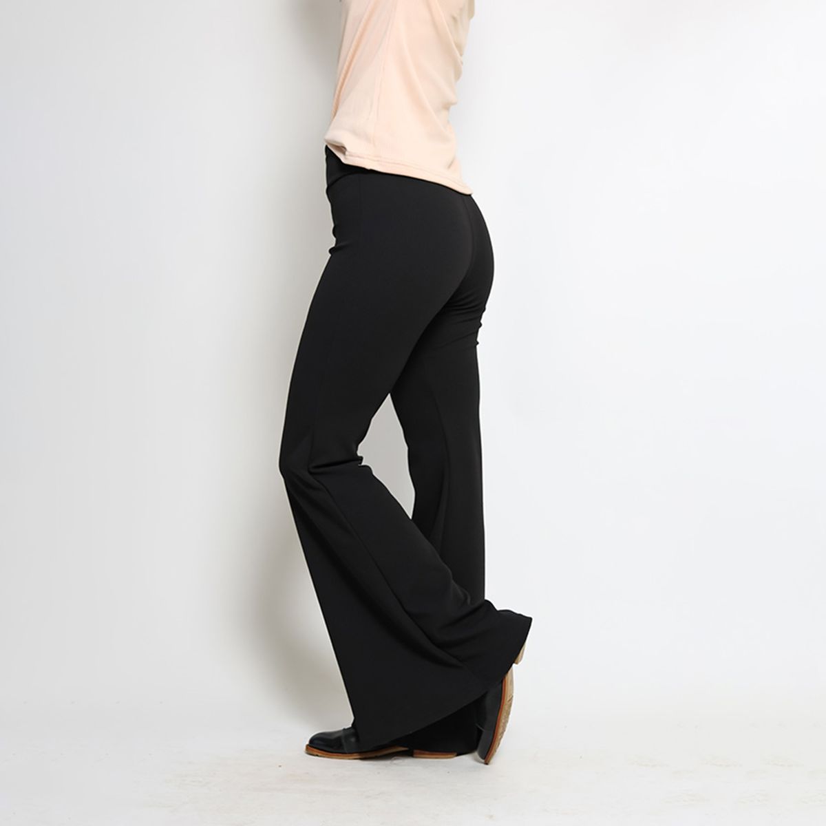 NATALIA SEGUEL - Pantalón Pata de Elefante Negro Natalia Seguel