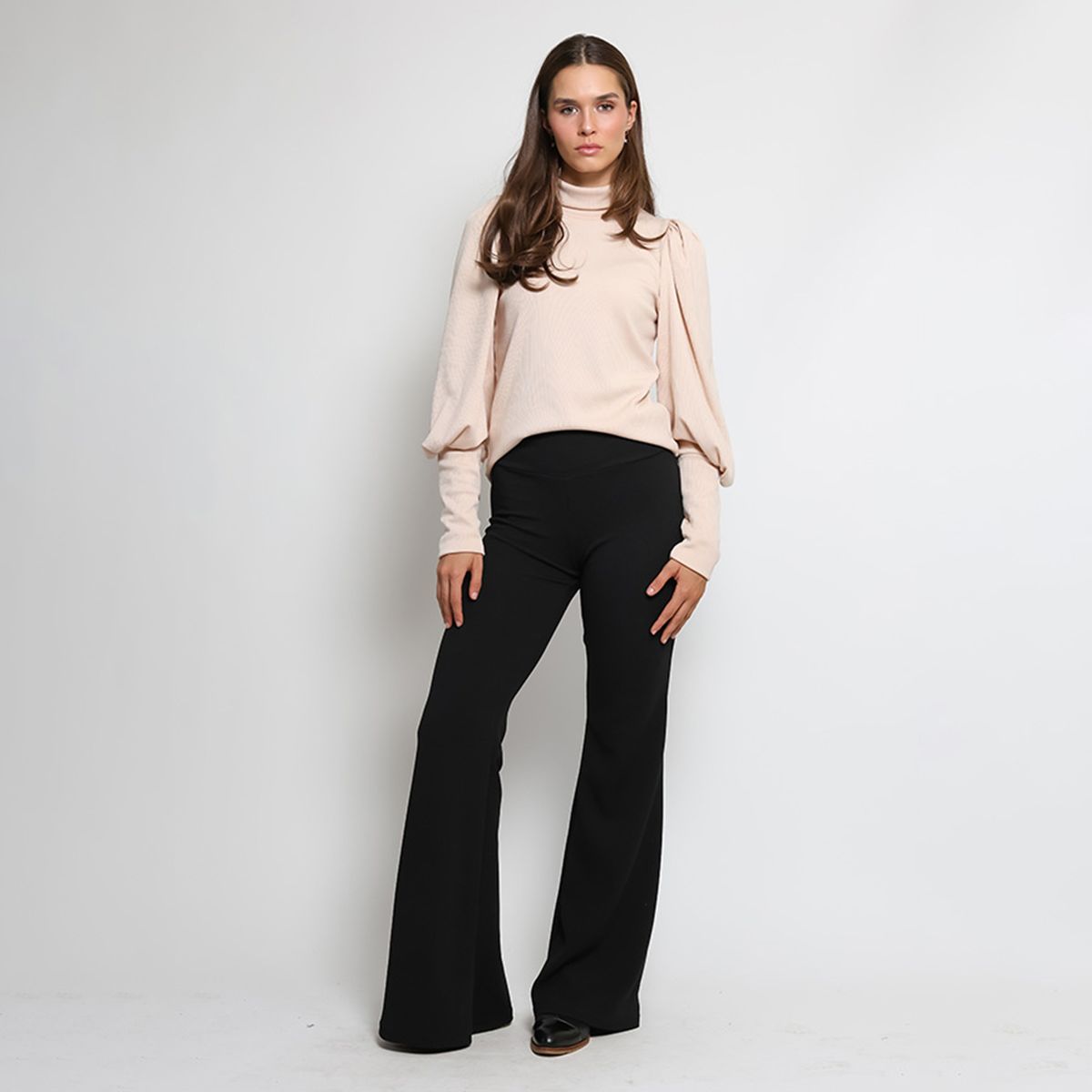 NATALIA SEGUEL - Pantalón Pata de Elefante Negro Natalia Seguel