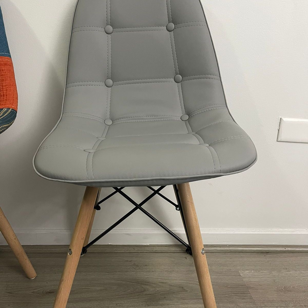 HABITA2 CHILE - Silla Buckle Eames Acolchada - Gris