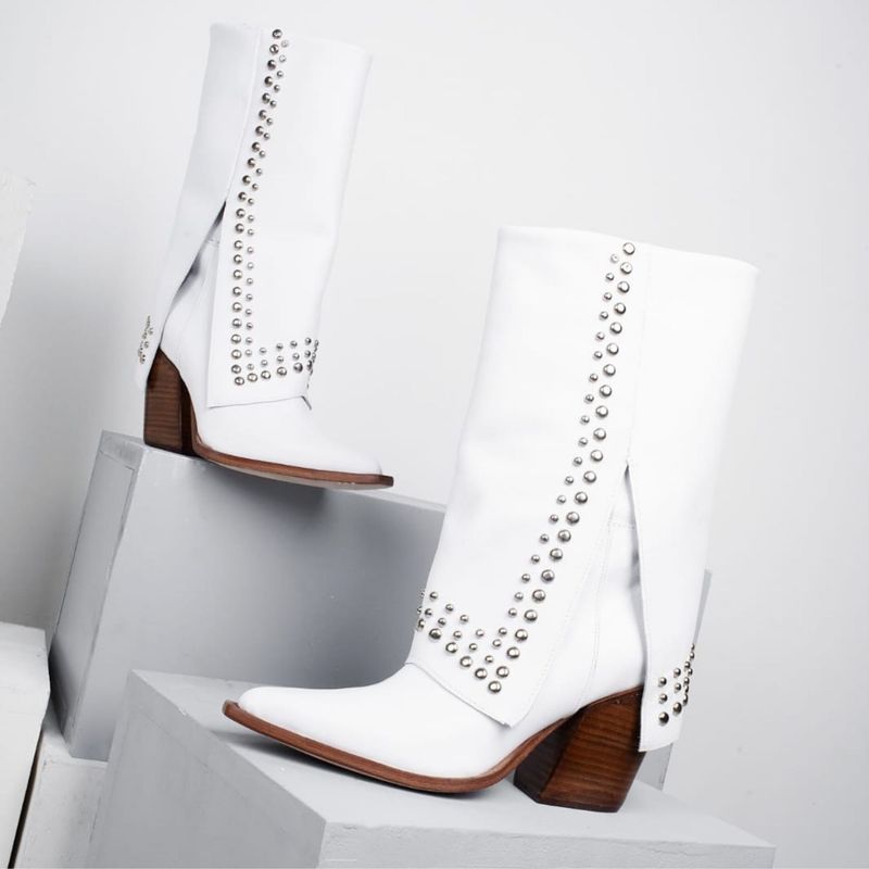 ANNY OUTFITS - Bota Polta White Color Tachas